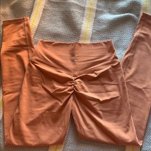 TYC peach booty scrunch leggings